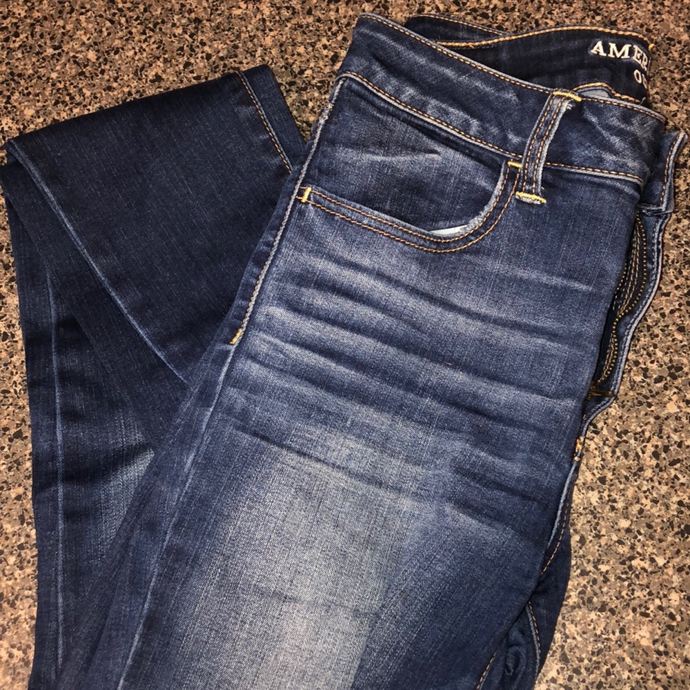 High rise dark blue jeans!